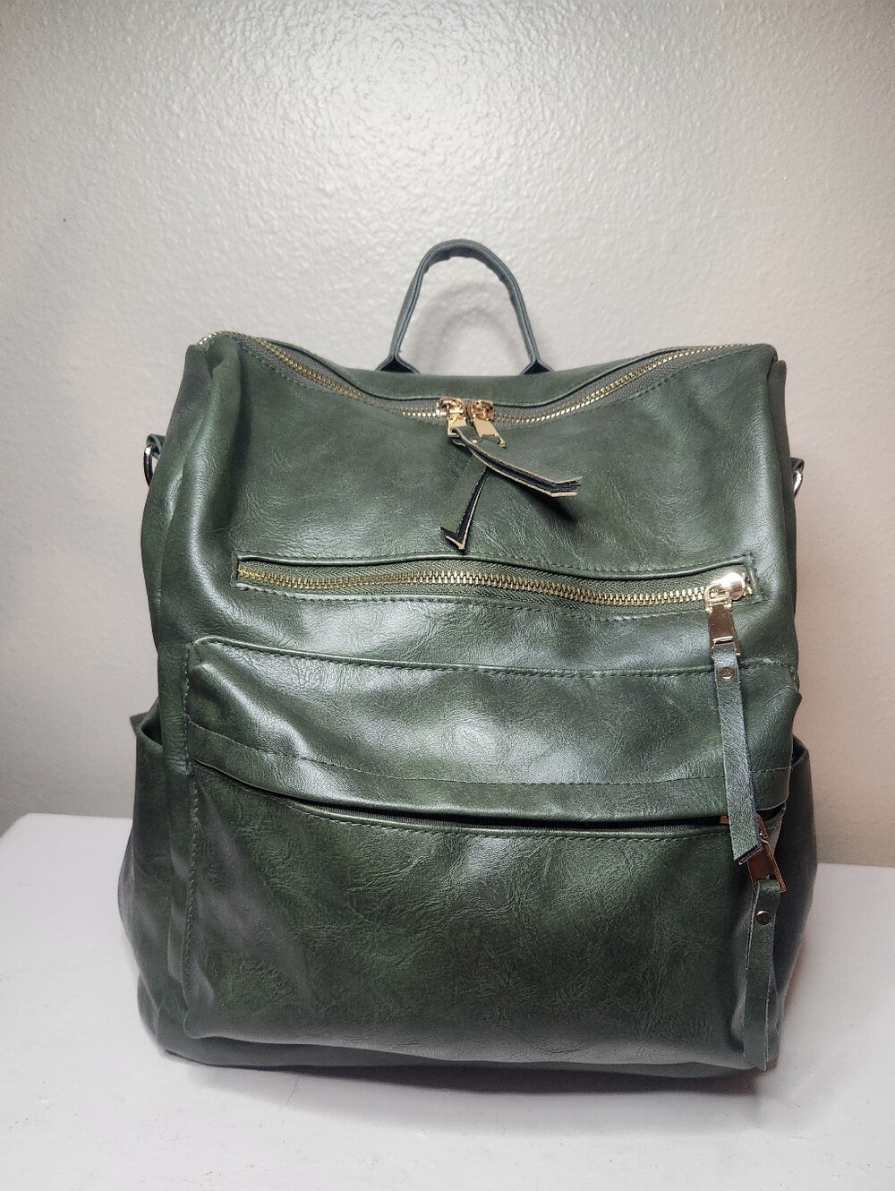 Modern Chic Green Leather Women's Backpack - Stylish Everyday Bag
